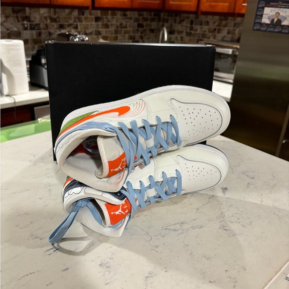 Size 6.5Y Jordan 1 Mid SE GS Stitch Sail Orange Junior Kids Casual DX2462-100 - Picture 5 of 7